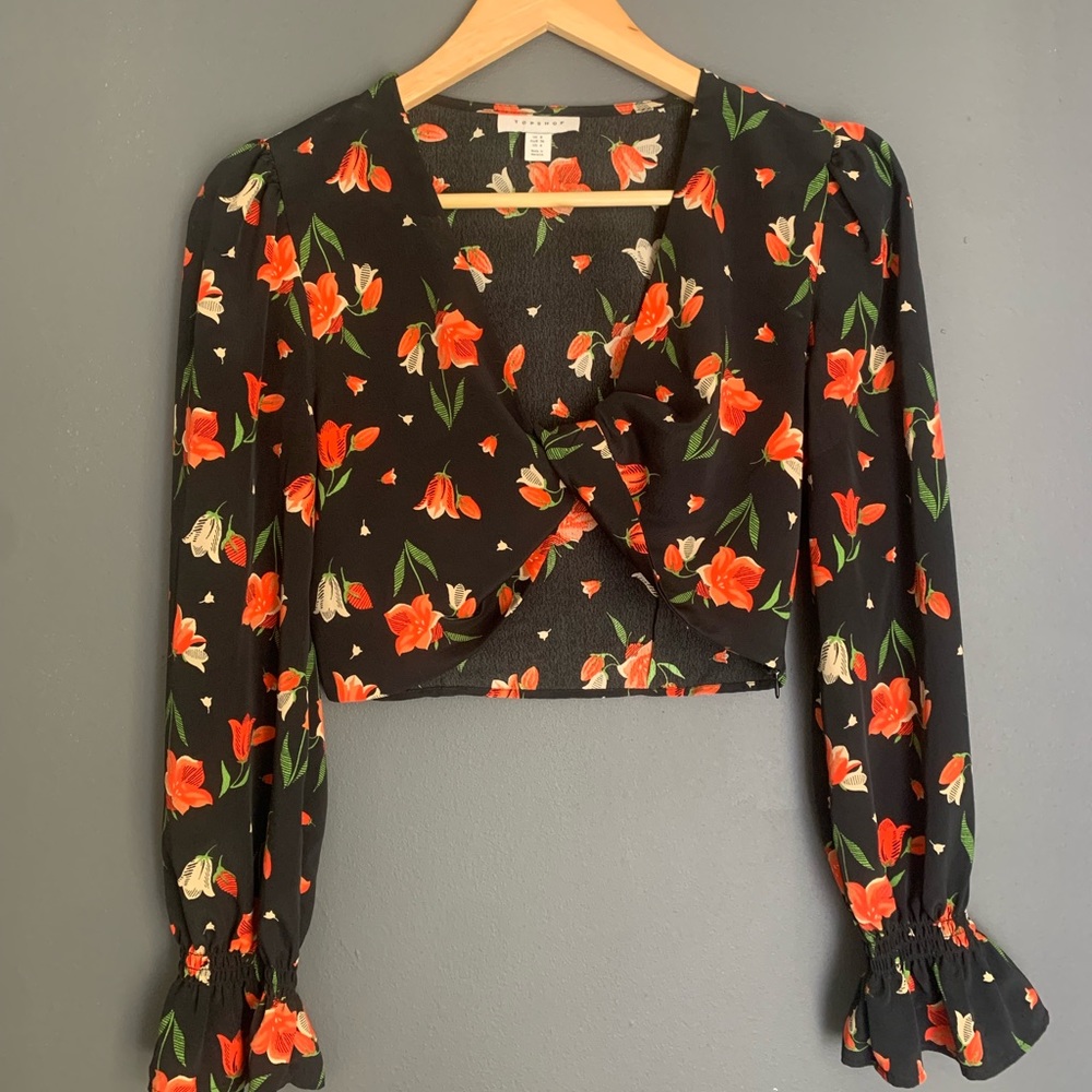 Long sleeve crop top